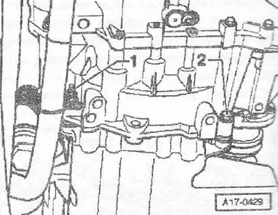 Odskrutkujte skrutky «1» podpery kyvadla Poz. «2» a «3» sa neberú do úvahy.