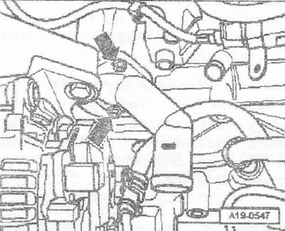 Odskrutkujte skrutky so šípkou a odstráňte spojovaciu vsuvku. Otočte termostat v smere hodinových…
