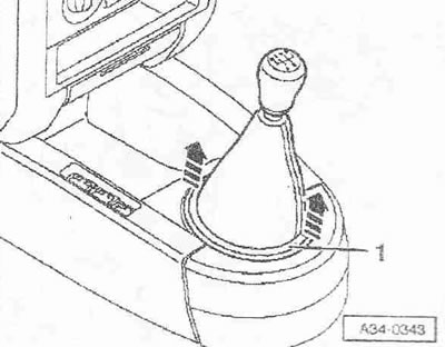 Odrežte svorku «šípky» a odstráňte rukoväť radiacej páky spolu s puzdrom. Demontujte zostavu zadnej…