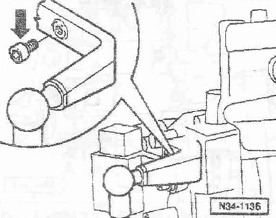 Transportná skrutka «šípka» bola odstránená z páky v hornej časti radiacej páky.