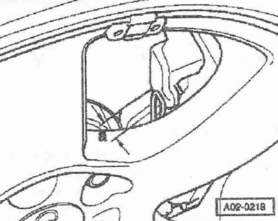 a. Hrúbka brzdového obloženia vrátane chrbtovej platne - medza opotrebenia: 7 mm.