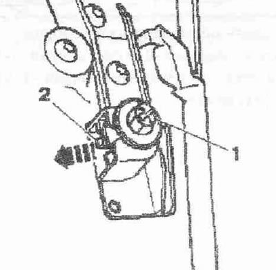 Натиснете фиксатора «2» и извадете скобата «1» по посока на стрелката.