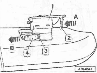 Odstráňte obloženie dverí. Odstráňte zvukovú izoláciu. Siahnite cez otvor pre kábel na zadnej…