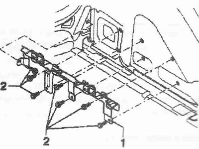 Отстранете лявата тапицерия на багажника. Развийте винтовете «2» (7x). Момент на затягане 23 Nm.