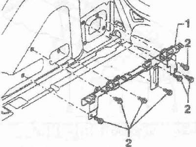 Отстранете дясната тапицерия на багажника. Развийте винтовете «2» (7x). Момент на затягане 23 Nm.