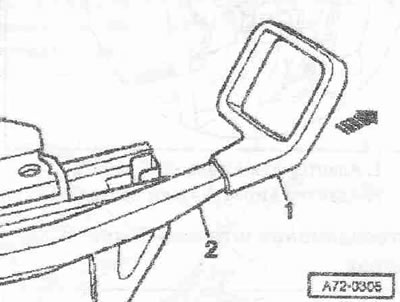 Rukoväť «1» sa nedá odstrániť bez jej poškodenia. Odstráňte rukoväť «1» v smere šípky z páky…