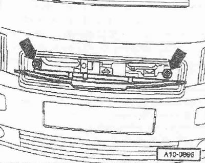 Изключете заземяващия проводник от акумулатора при изключено запалване. Измийте външната страна на…