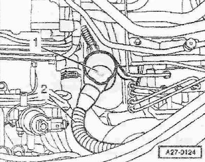 Отстранете приемния резервоар на климатичната система, като развиете болтовете «C»; тръбопроводите…