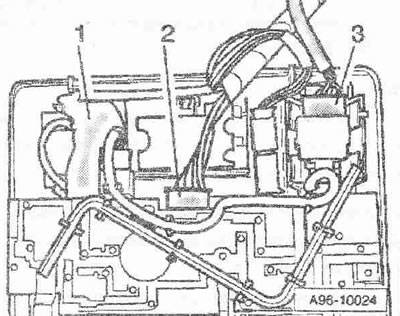 Odpojte konektory «1...3».