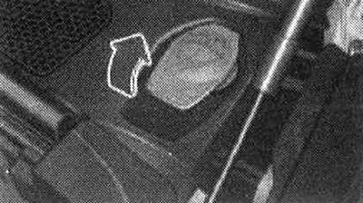 Priestor pod kapotou: nádržka ostrekovača čelného skla