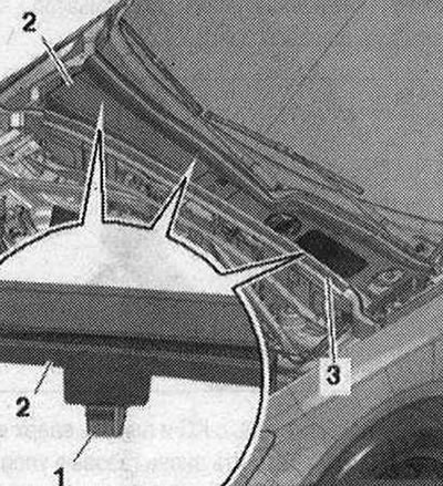 Зняць ушчыльненне «3». Вызваліць крапежныя заціскі «1» з мацаванняў і зняць вечка водаадводнага…