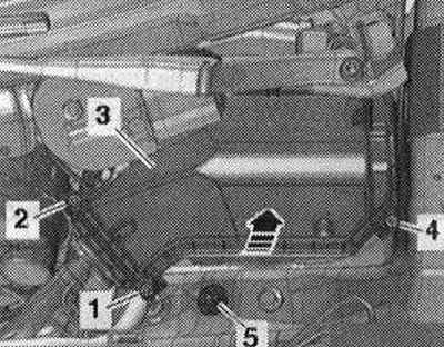 Вывярнуць ніт «2» і гайку «3». Выняць заліўную гарлавіну «1» з заліўной трубкай з бачка…