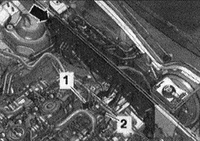 На «стрэлку» увагі не звяртаць. Адлучыць штэкерныя раздымы і вызваліць эл. правады: