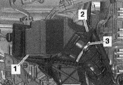 Изключете щепселния конектор «2» на разходомера за въздух «G70». Отстранете маркуча на въздуховода…