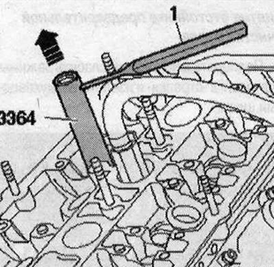 Монтирайте долната част на инструмента за отстраняване на уплътнението на стеблото на клапана…