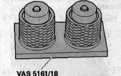 Поставете пружината на клапана и фиксатора на пружината на клапана. Монтирайте устройството за…