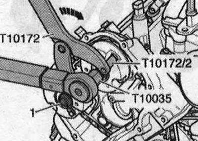 Обтегачът на веригата е оборудван с маслен амортисьор, така че го натискайте постепенно с еднаква…