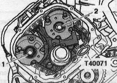 Обтегачът на веригата е оборудван с маслен амортисьор, така че го натискайте постепенно с еднаква…