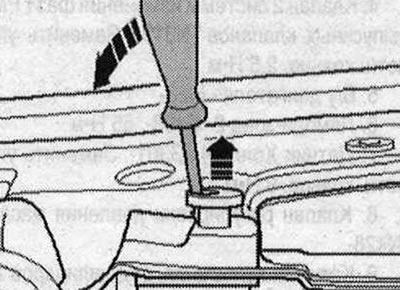 Дясно и ляво отключите двата скрепителни болта на радиатора и да се изтегля нагоре «стрелките».…