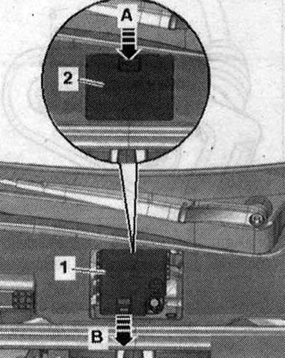 Odblokuj i zdejmij pokrywę «2» naciskając w miejscu oznaczonym «strzałką A». -Odblokuj zamek…