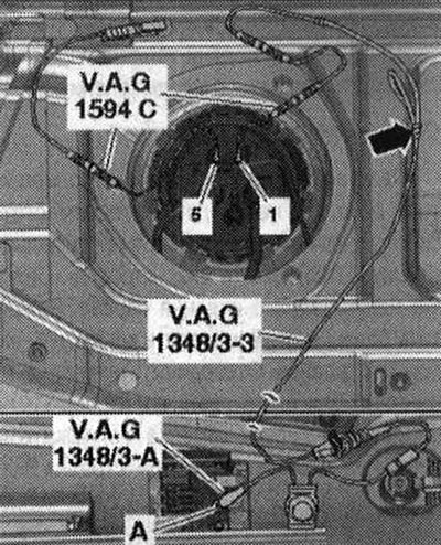 Podłącz urządzenie zdalnego sterowania do «V.A.G 1348» VAG 1348/3A-z kablem przejściowym -VAG…