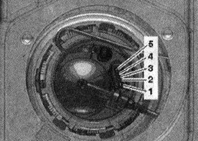 Za týmto účelom posuňte zarážku «1» smerom nahor «šípka A» a stlačte uvoľňovacie tlačidlo dovnútra…