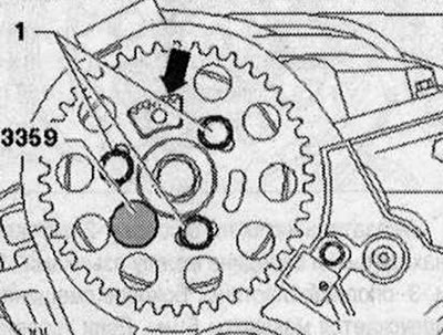 Завъртете коляновия вал чрез болта на зъбния ремък, така че разпределителният вал да е в «TDC».…