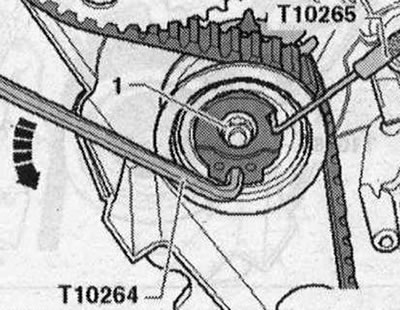 Разхлабете гайката «1» на опъващата ролка. Завъртете опъващата ролка обратно на часовниковата…