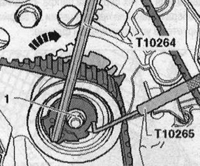 След това завъртете ексцентричната ролка за опъване по посока на стрелката на часовниковата стрелка…