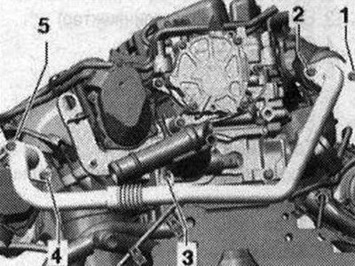 Odskrutkujte maticu «3» potrubia systému recirkulácie výfukových plynov. Odskrutkujte skrutky «4» a…