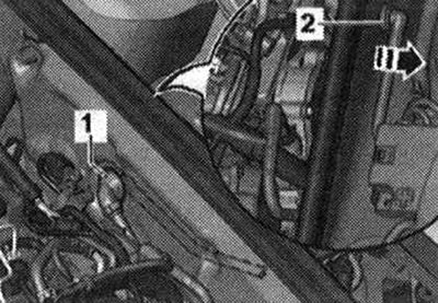Odstráňte vákuovú hadicu «1» z koncovej steny boxu na odtok vody, aby ste to urobili, odpojte…