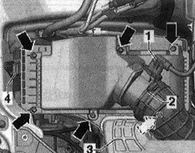 Изключете ел. конектор «1» на разходомер «G70». Отключете скоба «2» въздух. маркуча на…