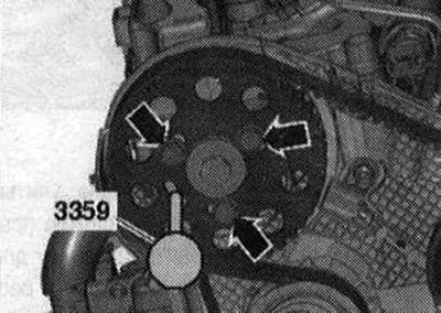 Закрепете разпределителния вал с помощта на заключващия щифт на помпата за директно впръскване на…