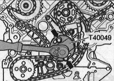 Kontrolný bod bol odstránený. Odstráňte spodný kryt rozvodovej reťaze. Namontujte kľúč «T40049» na…