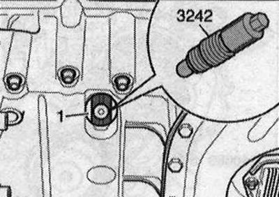 V prípade potreby utiahnite upevňovaciu skrutku «3242» na 20 Nm v otvore; otáčajte kľukovým…