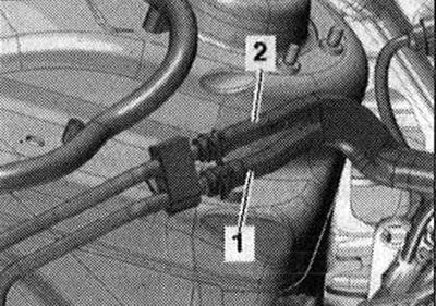 Отстранете подходящата верига от разпределителния вал. Свалете горната част на всмукателния…