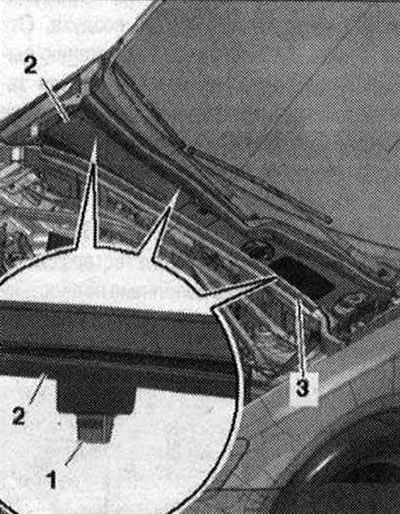 Отстранете уплътнението «3». Освободете закрепващите скоби «1» от крепежните елементи и свалете…