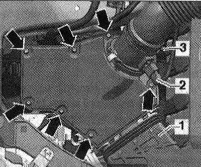 Изключете щепсела «2» от разходомера за въздух «G70». Отстранете маркуча на въздуховода от…