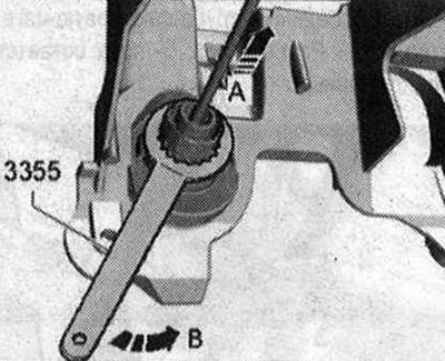 Поставете конектор «5». Монтирайте главния цилиндър на съединителя «1». Преместете главния цилиндър…