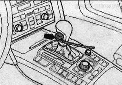 Káblový konektor vybavte uzamykacím tlačidlom vo vysunutej polohe «šípky», ako je znázornené na…