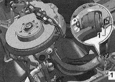 Odpojte skrutkové spojenie «1». Vychýľte vodiacu páku a pripevnite ju k telu drôtom alebo podobným…