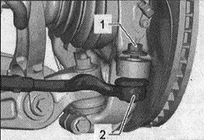 Uvoľnite maticu «1» koncového čapu tiahla «2», kým nebude v jednej rovine so závitom kolíka. Pri…