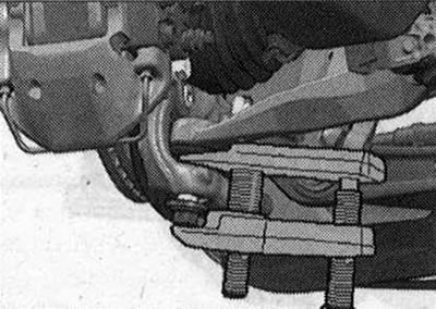 За да защитите резбата, оставете гайката на щифта завинтена за няколко завъртания. Натиснете…