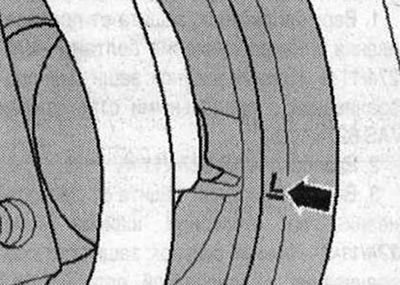 Монтирайте долния край на лявата пружина в пружинната компресорна система «VAS 6274» близо до…
