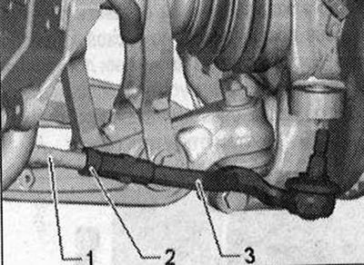 Уверете се, че двете рамена на лоста на теглича са успоредни едно на друго в момента на прилагане…