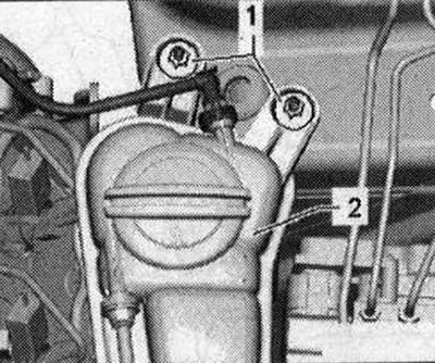 Забранява се закрепването на скоби за маркуч до 025 mm «3094» на връщащия маркуч «2» в близост до…