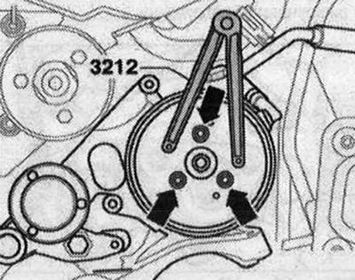 Когато сменяте лопаткова помпа, прехвърлете маркировките на главината от старата помпа върху…