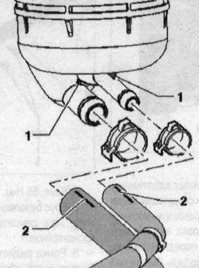 Монтажното положение на маркучите на резервоара за масло на кормилното управление се отнася за…