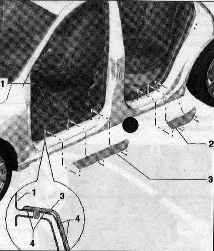 Obloženie prahu je pripevnené k prahu lepiacou páskou. Demontáž bez poškodenia nie je zabezpečená.
