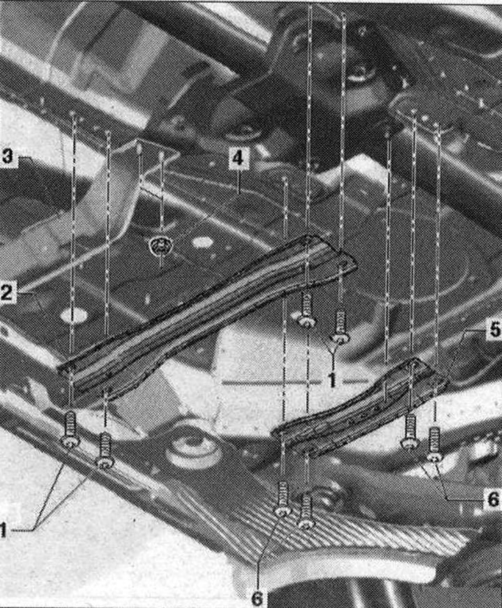Поперечка тунелю 1. Болт. 55 Н·м; 2. Поперечка, передня; 3. Розтяжка; 4. Гайка. 20 Н·м; 5.…